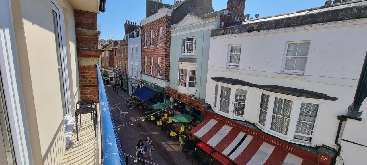 Brand New Central Balcony Flat - Hastings Holidays Exterior photo